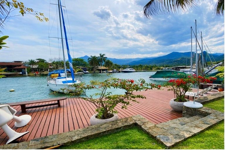 Casa Alto Padr�o - Temporada - Condom�nio Porto Bracuhy - Angra dos Reis - RJ